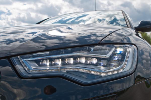 Audi A6 7 серии: плечом к плечу с «одноклассниками»